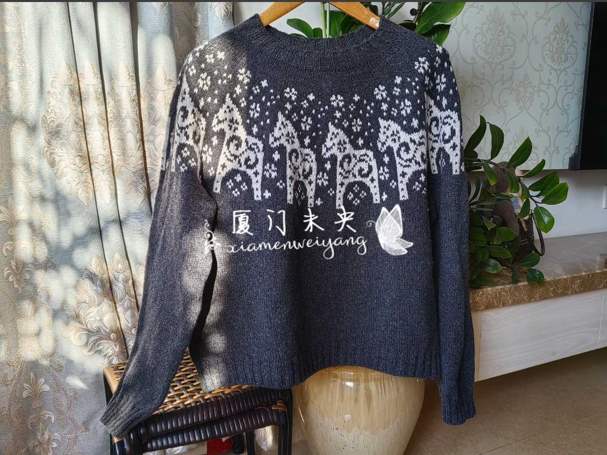 小马图案提花毛衣